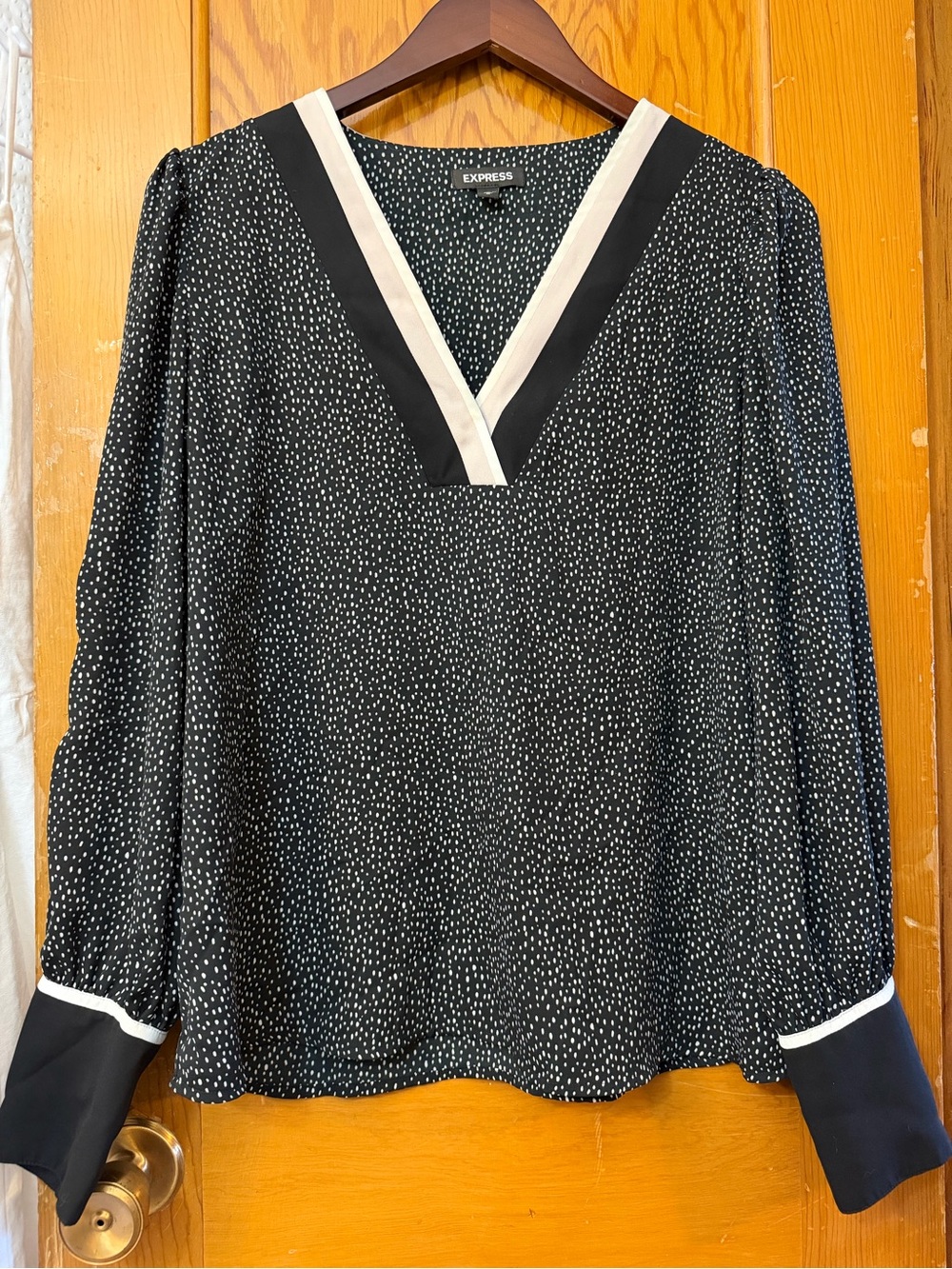 Express Black & White Polka Dot Striped V-Neck Long Sleeve Blouse M